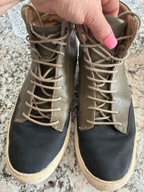 MENS TCG SHOES, Sz 11 1/2-12! Sz 45! Beautiful condition